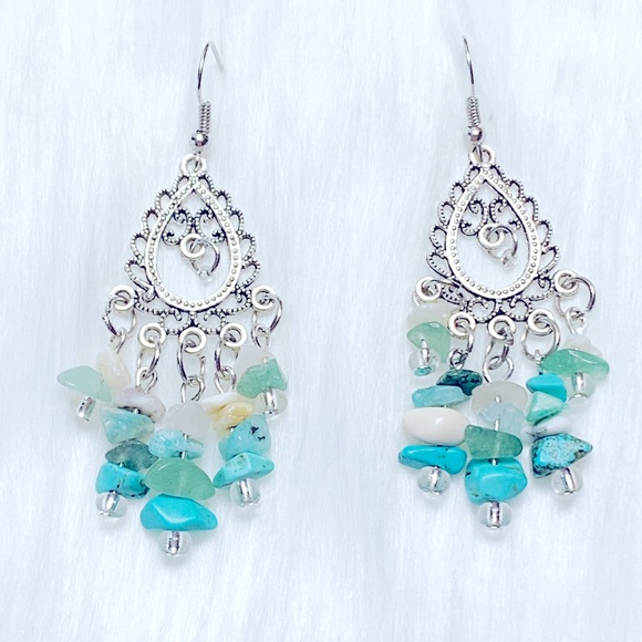 Silver Lariat Styled Necklace Set With Quartz Pendant And Crystal Beads - Picture 4 of 5